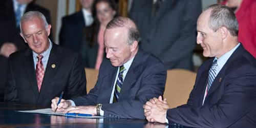 Governor Daniels sign concussion bill Governor Daniels sign concussion bill